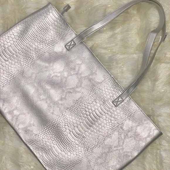 Tote (Large) - Picture 2 of 4